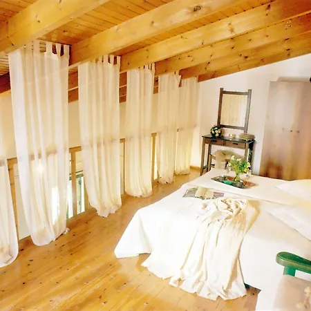 Polichna Apartman Kolimvári